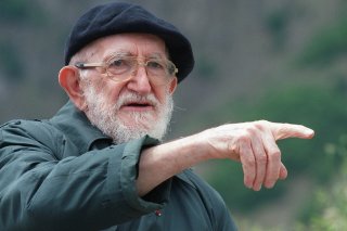 L'Abbé Pierre sur la vigne à Farinet en 1998. Le fondateur du mouvement Emmaüs est décédé en 2007.